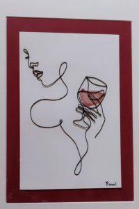 La donna e il vino — quadro filo di alluminio dipinto con vino Aglianico tecnica one line Karart