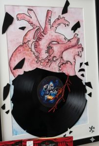 Quadro Oltre le note in filo di alluminio nero con vinile riciclato e acquerello - Karart Napoli