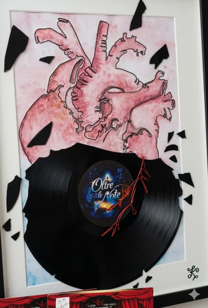 Oltre le note — quadro filo di alluminio tecnica one line con vinile riciclato e acquerello Karart Napoli